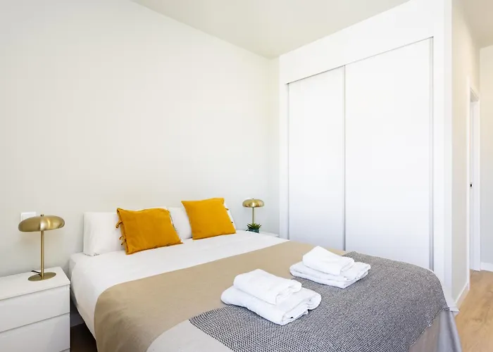 Sea View Apartment *